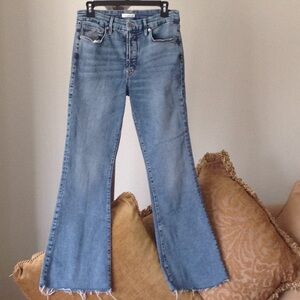 🌈⭕️ 🌈 Good American - Distressed Hem Flare Jeans